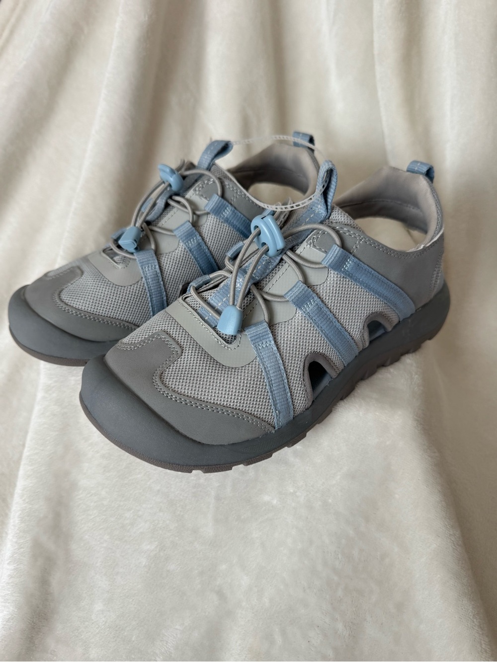 LAND’S END Women’s Grey & Light Blue Active Sandal Sneakers, size 8.5